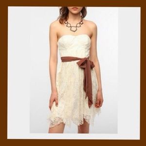 Urban Outfitters THISTLEPEARL Lace Dress 2